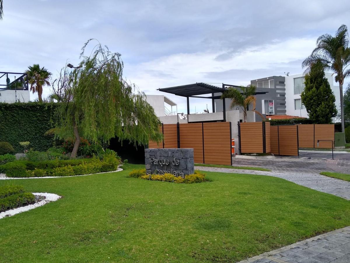 Habitacion Matrimonial Con Cama Y Sofa Para Cuatro Personas Tlaxcalancingo Luaran gambar