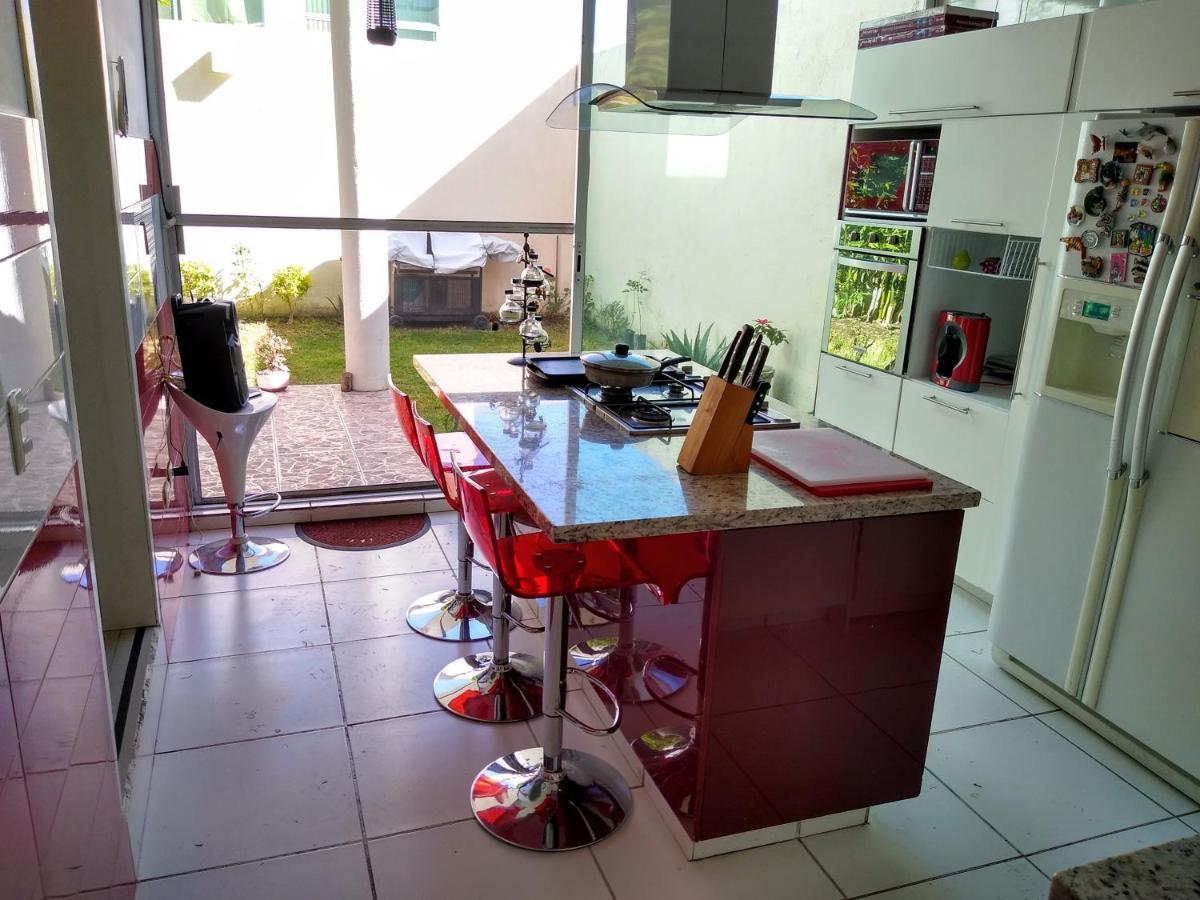 Habitacion Matrimonial Con Cama Y Sofa Para Cuatro Personas Tlaxcalancingo Luaran gambar