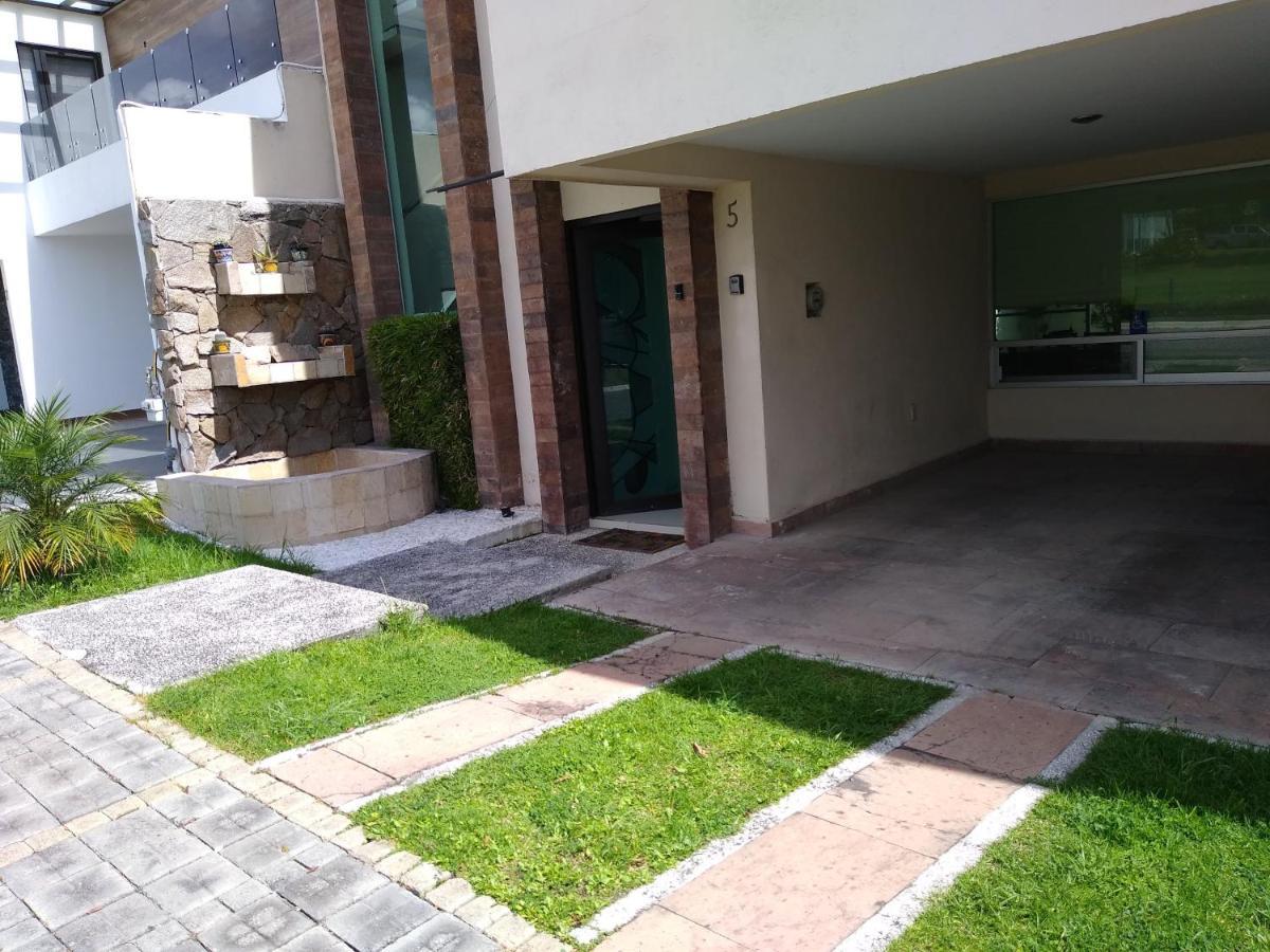 Habitacion Matrimonial Con Cama Y Sofa Para Cuatro Personas Tlaxcalancingo Luaran gambar